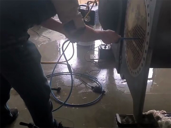 螺杆式冷水机组清洗
